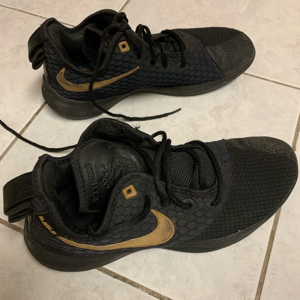 LeBron Witness 3 Black Gold size 10